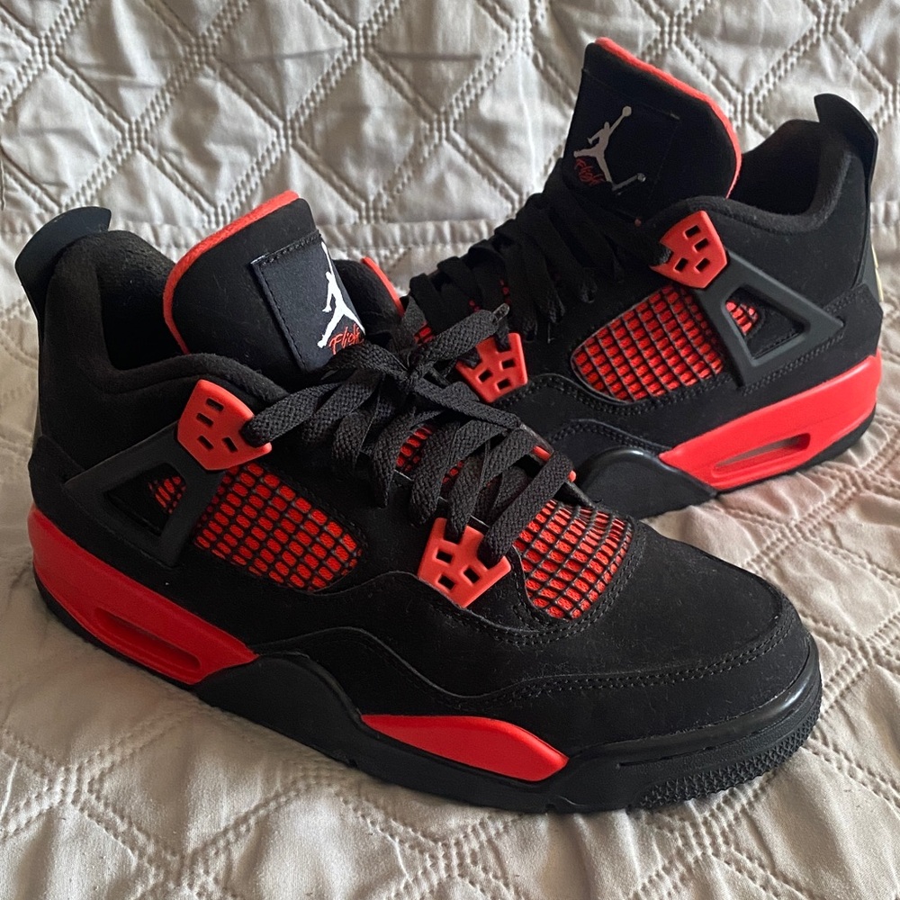 Nike Air Jordan 4 Retro 'Red Thunder'

100% Authentic

Size 7Y / 8.5 woman
